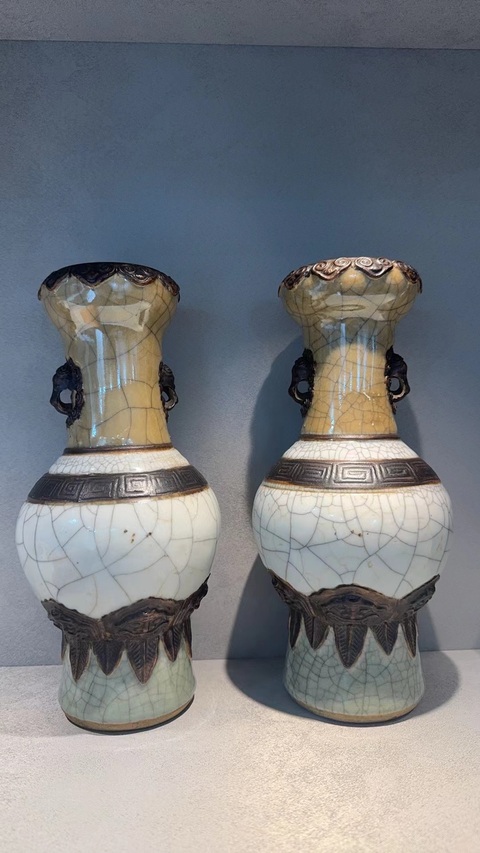 古玩陶瓷哥釉地鐵銹釉雙鋪首瓶真品鑒賞圖