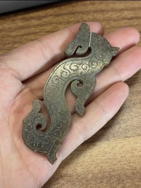 古玩玉器做舊仿戰(zhàn)國“s形龍佩”真品鑒賞圖