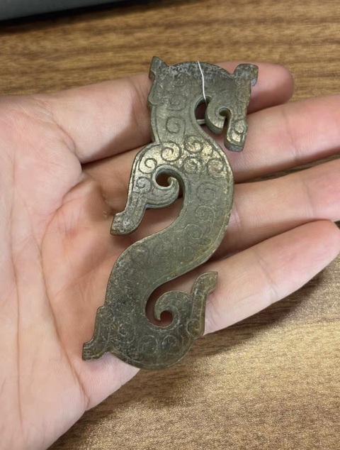 古玩玉器做舊仿戰(zhàn)國“s形龍佩”真品鑒賞圖