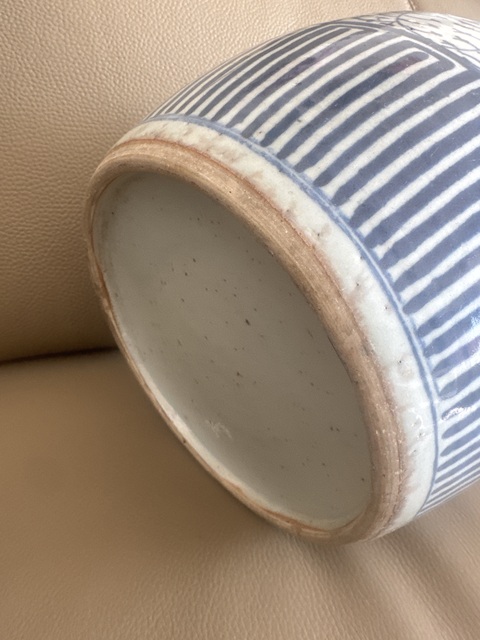 古玩陶瓷清中期 青花纏枝蓮紋罐真品鑒賞圖