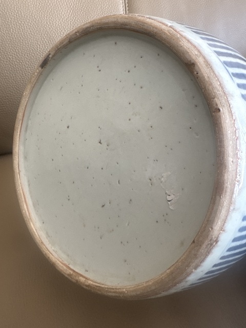 古玩陶瓷清中期 青花纏枝蓮紋罐真品鑒賞圖