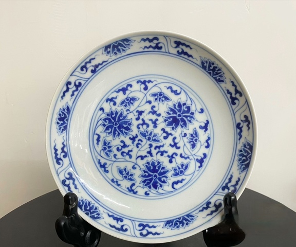 古玩陶瓷青花纏枝花卉紋盤真品鑒賞圖