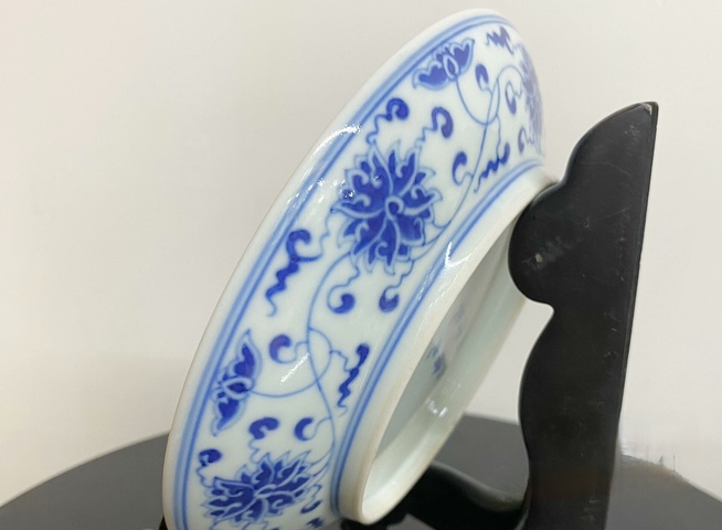 古玩陶瓷青花纏枝花卉紋盤真品鑒賞圖