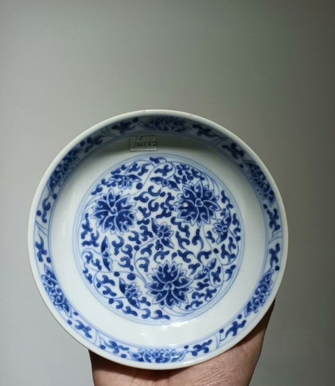 古玩陶瓷青花纏枝花卉紋盤真品鑒賞圖