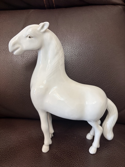 古玩陶瓷白釉馬塑像真品鑒賞圖