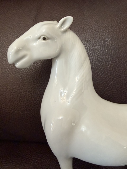 古玩陶瓷白釉馬塑像真品鑒賞圖