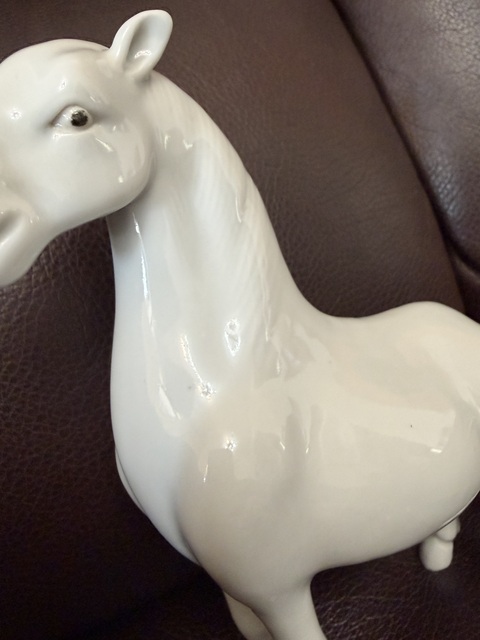 古玩陶瓷白釉瓷馬真品鑒賞圖