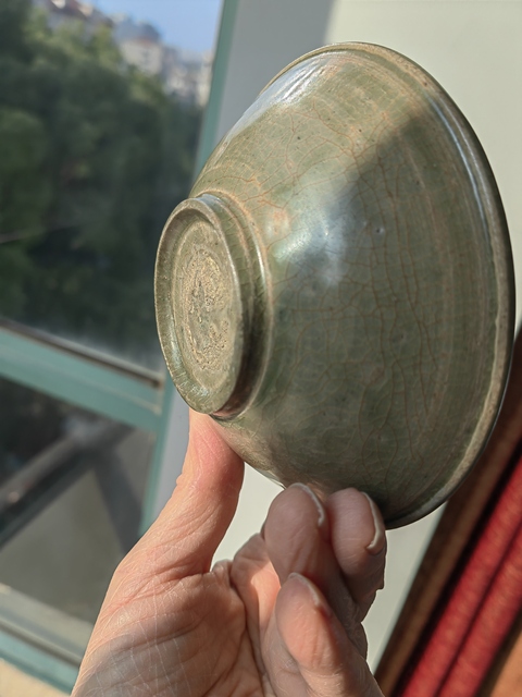 古玩陶瓷龍泉青瓷刻花斗笠碗真品鑒賞圖