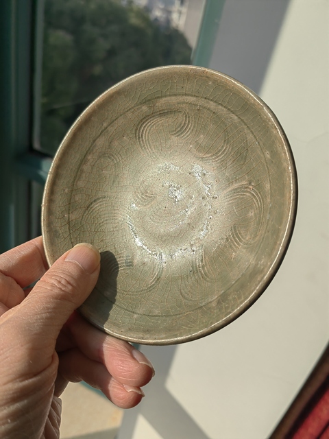 古玩陶瓷龍泉青瓷刻花斗笠碗真品鑒賞圖
