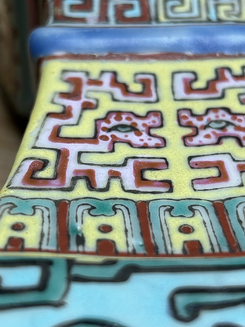 古玩陶瓷粉彩夔龍紋四方燭臺真品鑒賞圖