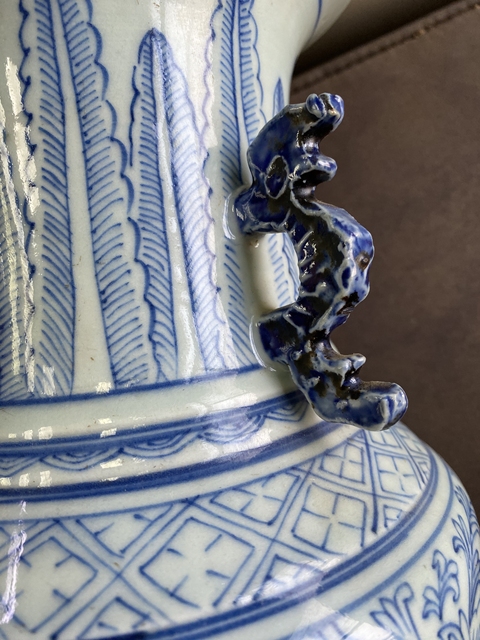 古玩陶瓷清嘉慶青花纏枝花卉紋雙耳盤口尊真品鑒賞圖