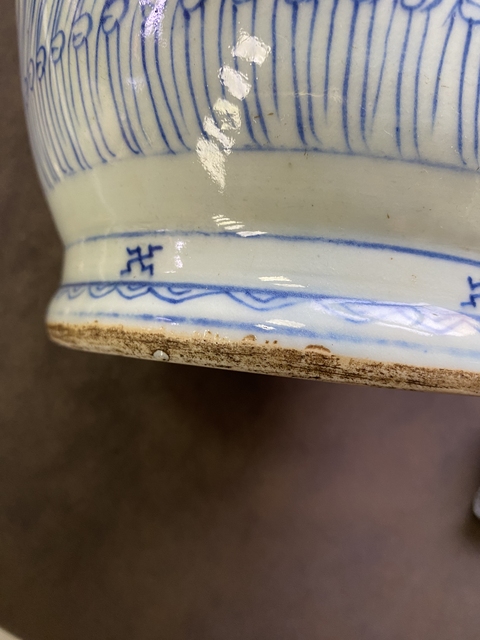 古玩陶瓷清嘉慶青花纏枝花卉紋雙耳盤口尊真品鑒賞圖