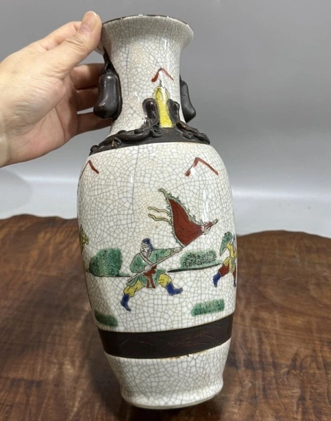 古玩陶瓷哥釉五彩刀馬人物瓶真品鑒賞圖