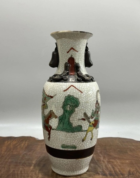 古玩陶瓷哥釉五彩刀馬人物瓶真品鑒賞圖