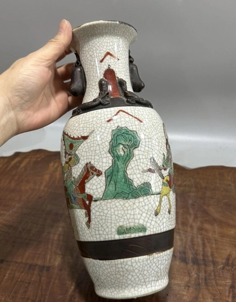 古玩陶瓷哥釉五彩刀馬人物瓶真品鑒賞圖