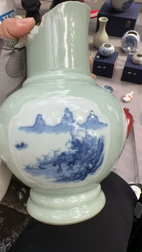 古玩陶瓷民國豆青釉開光青花山水琵琶尊真品鑒賞圖