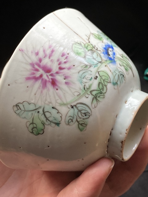 古玩陶瓷花卉紋粉彩蓋杯真品鑒賞圖