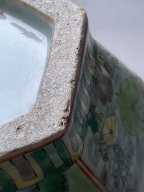 古玩陶瓷五彩六方瓶真品鑒賞圖