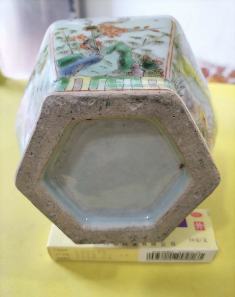 古玩陶瓷五彩六方瓶真品鑒賞圖