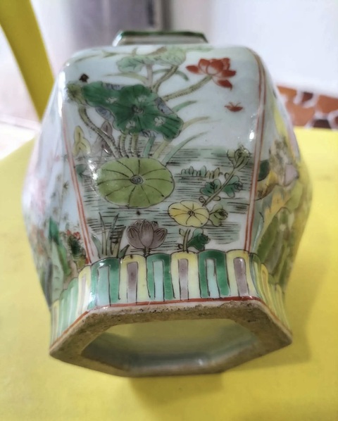 古玩陶瓷五彩六方瓶真品鑒賞圖