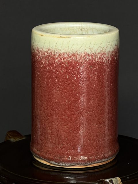 古玩陶瓷郎紅釉筆筒真品鑒賞圖