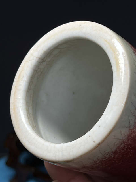 古玩陶瓷郎紅釉筆筒真品鑒賞圖