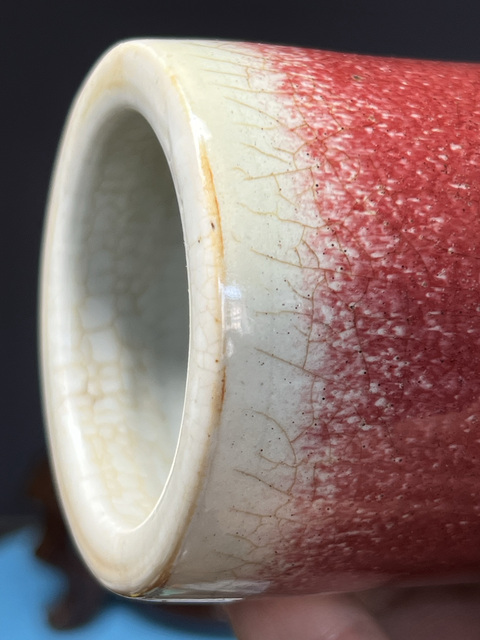 古玩陶瓷郎紅釉筆筒真品鑒賞圖