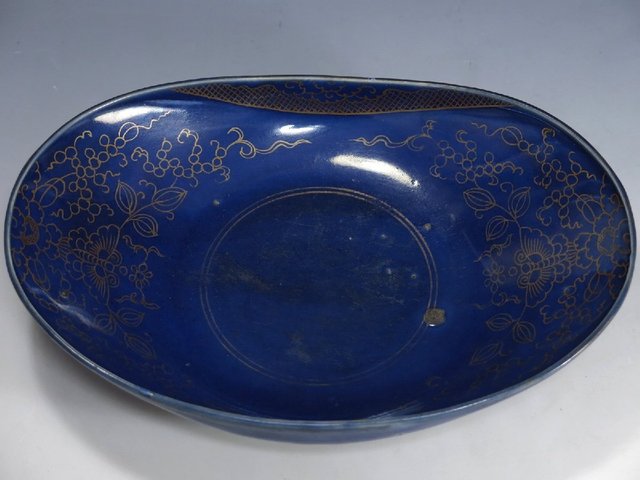 古玩陶瓷藍釉描金花蝶紋盤真品鑒賞圖