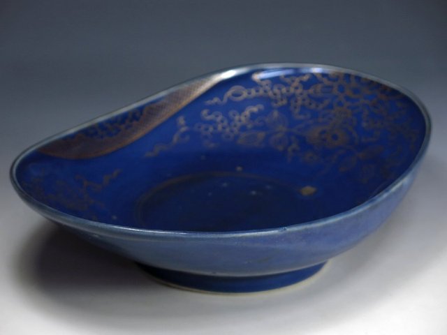 古玩陶瓷藍釉描金花蝶紋盤真品鑒賞圖