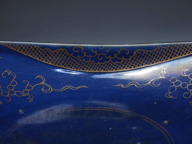 古玩陶瓷藍釉描金花蝶紋盤真品鑒賞圖