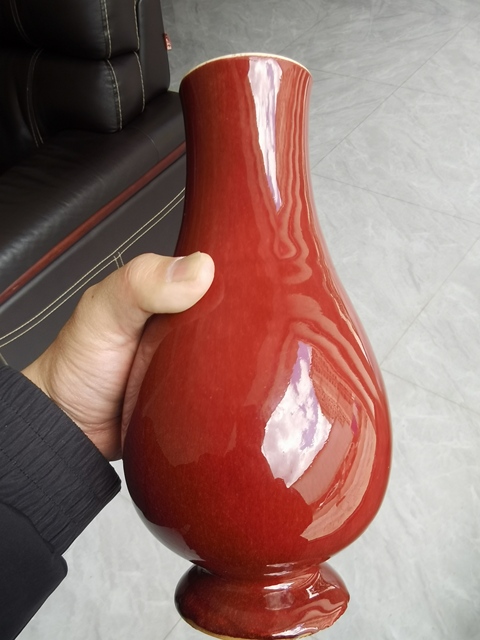 古玩陶瓷晚清郎紅釉瓶真品鑒賞圖