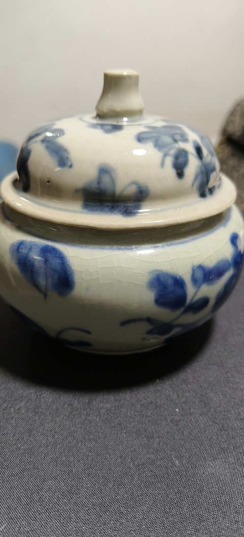 古玩陶瓷花卉紋青花蓋罐真品鑒賞圖