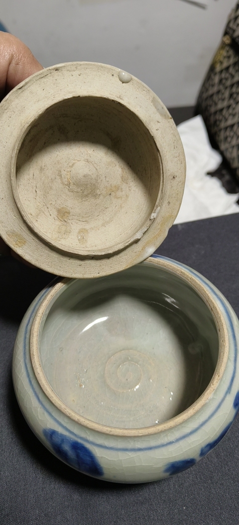 古玩陶瓷花卉紋青花蓋罐真品鑒賞圖