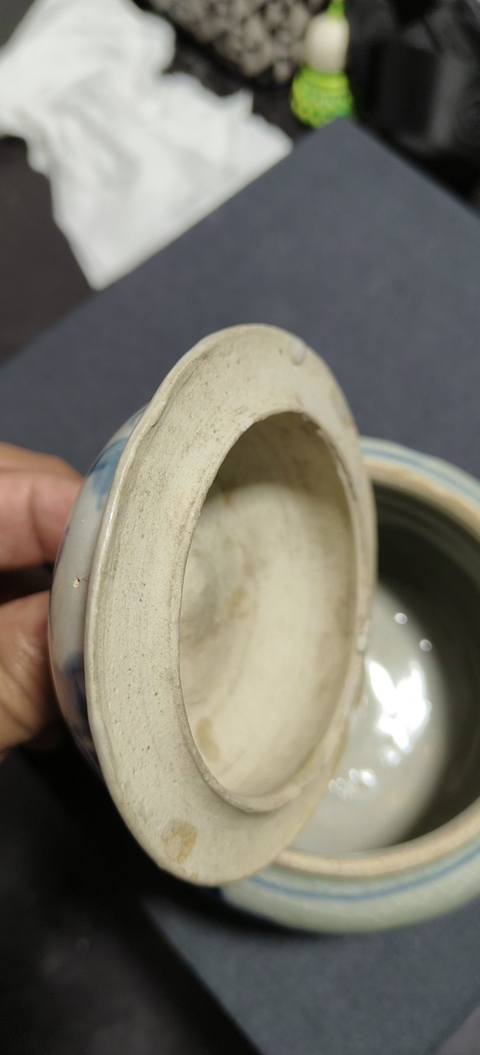 古玩陶瓷花卉紋青花蓋罐真品鑒賞圖