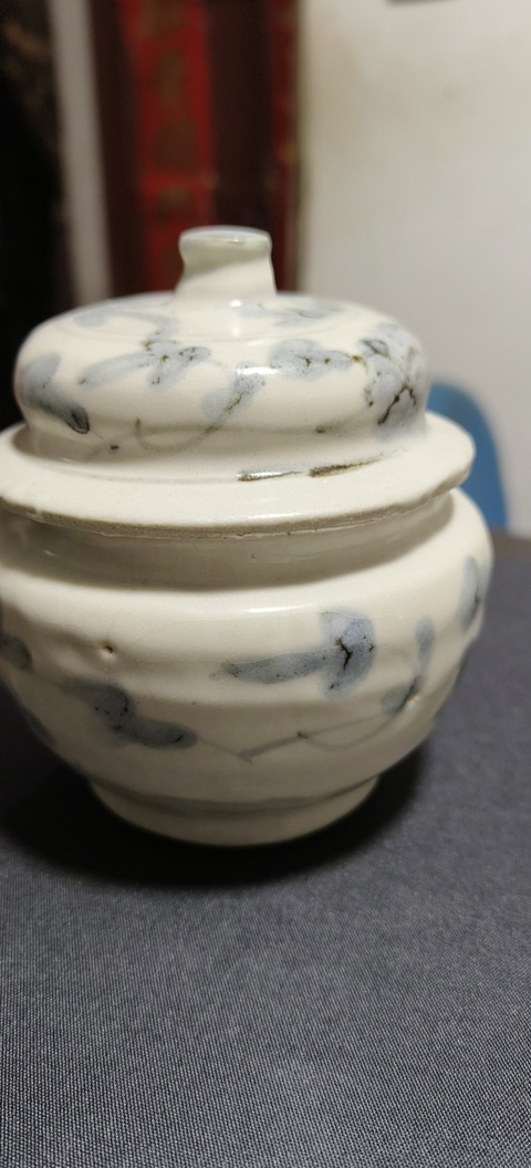 古玩陶瓷花卉紋青花蓋罐真品鑒賞圖