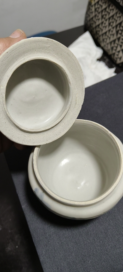 古玩陶瓷花卉紋青花蓋罐真品鑒賞圖