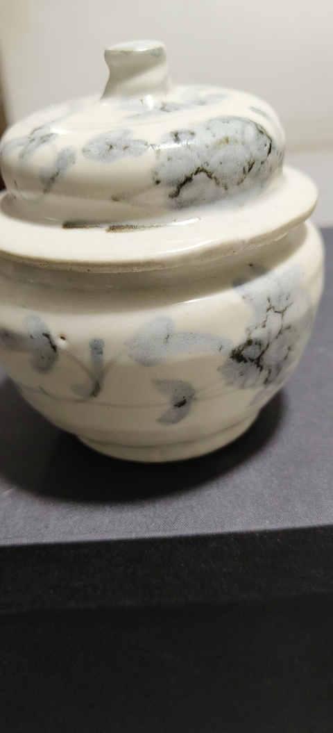 古玩陶瓷花卉紋青花蓋罐真品鑒賞圖