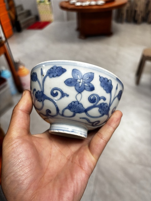 古玩陶瓷青花纏枝花卉紋蓮子碗真品鑒賞圖