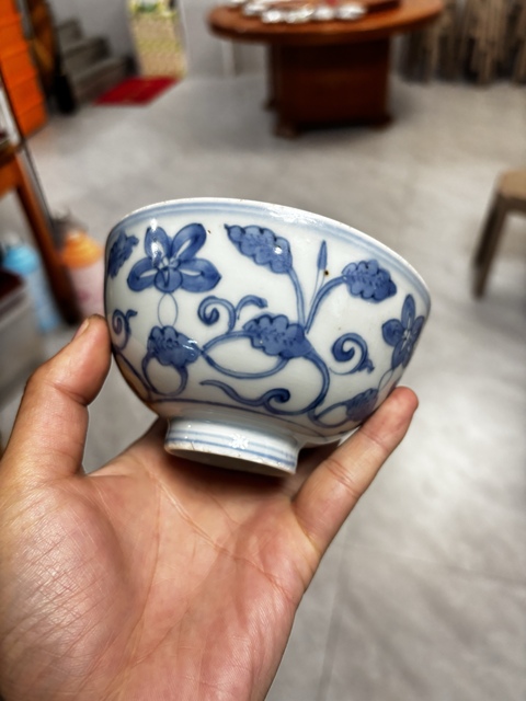 古玩陶瓷青花纏枝花卉紋蓮子碗真品鑒賞圖