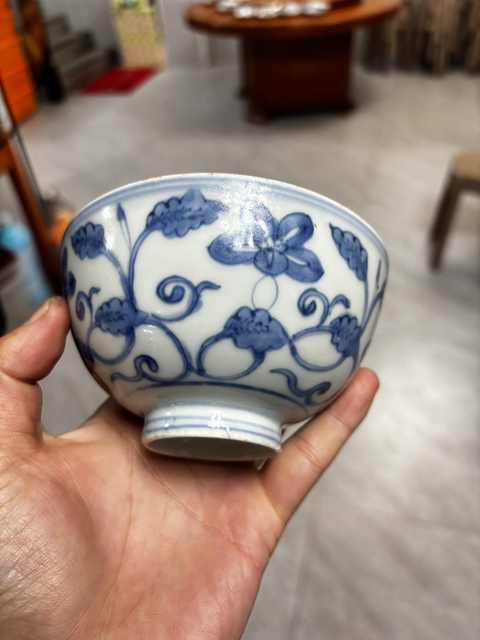 古玩陶瓷青花纏枝花卉紋蓮子碗真品鑒賞圖