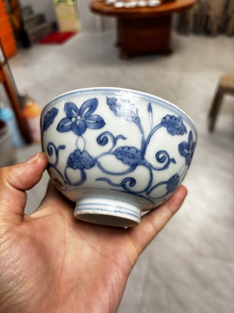 古玩陶瓷青花纏枝花卉紋蓮子碗真品鑒賞圖