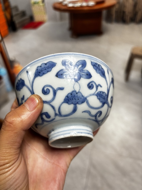 古玩陶瓷青花纏枝花卉紋蓮子碗真品鑒賞圖