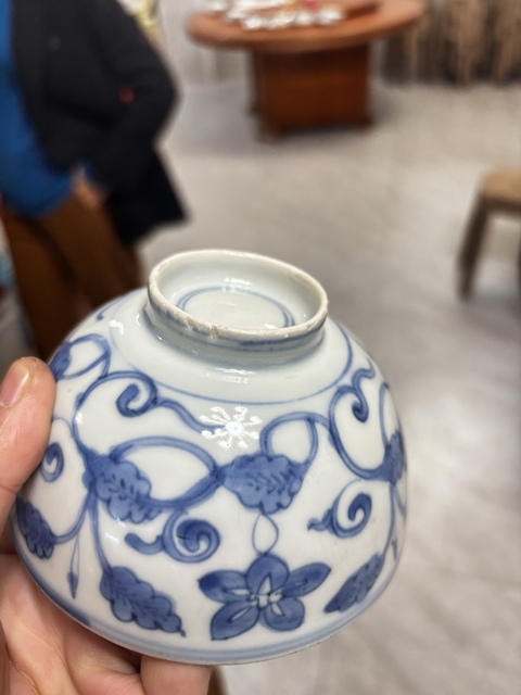 古玩陶瓷青花纏枝花卉紋蓮子碗真品鑒賞圖