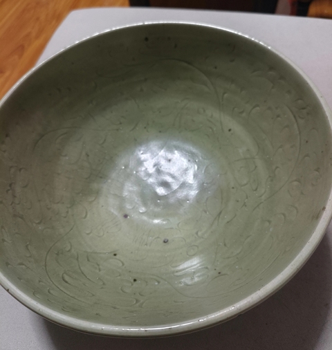 古玩陶瓷龍泉窯剔花大碗真品鑒賞圖