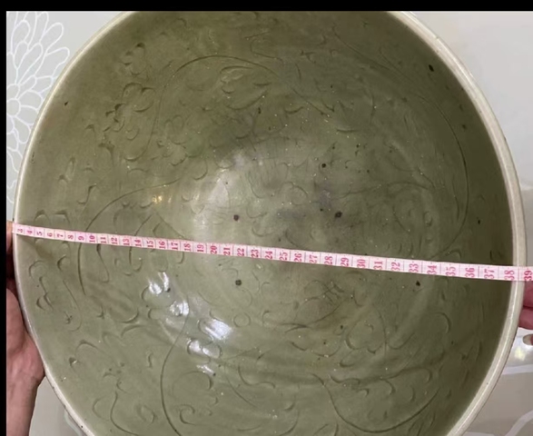 古玩陶瓷龍泉窯剔花大碗真品鑒賞圖