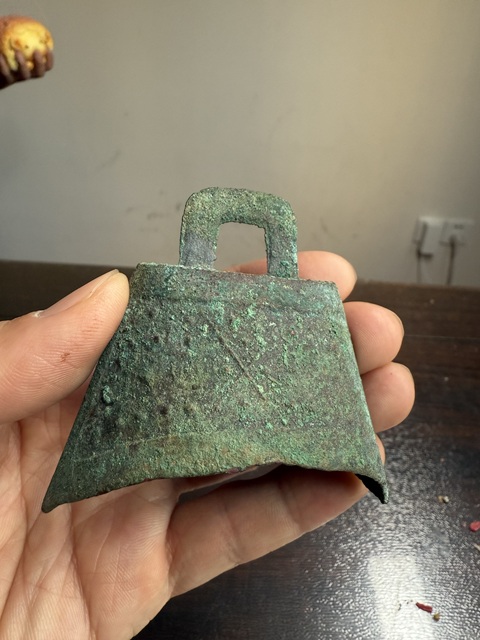 古玩銅器乳釘紋青銅鈴鐺真品鑒賞圖