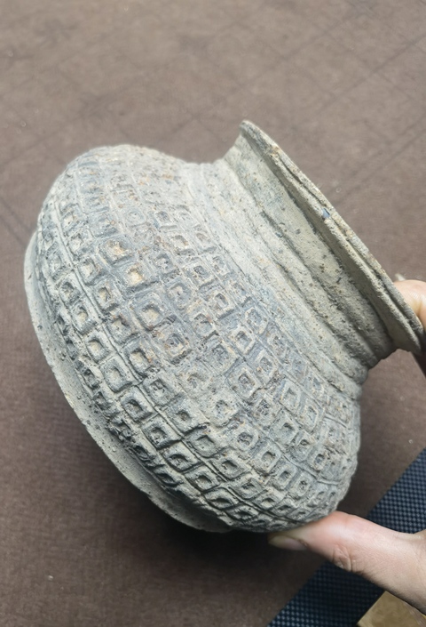 古玩陶瓷印花灰陶罐真品鑒賞圖