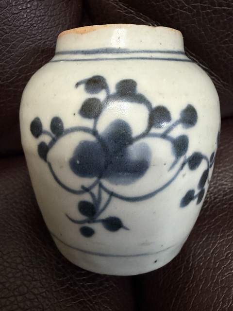 古玩陶瓷青花花卉紋罐真品鑒賞圖