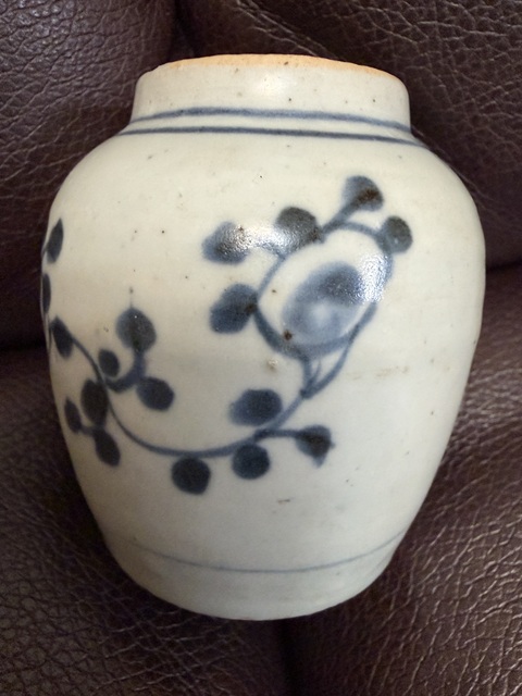 古玩陶瓷青花花卉紋罐真品鑒賞圖