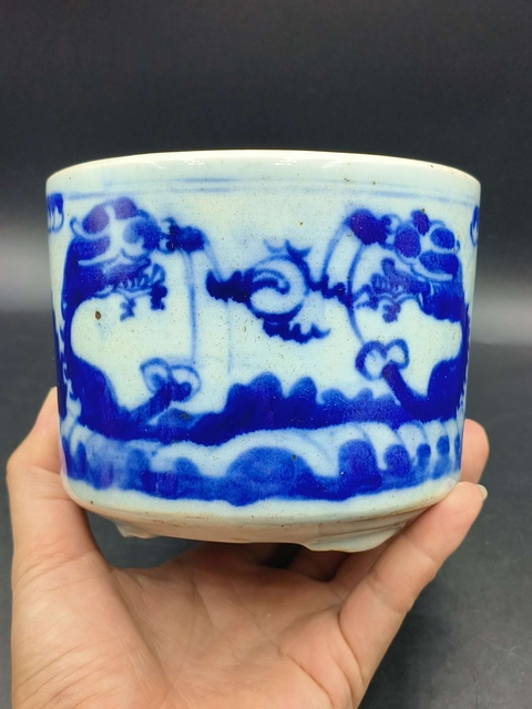 古玩陶瓷 青花二龍戲珠三足筒式香爐真品鑒賞圖